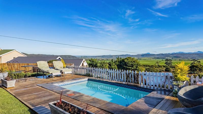 5 Bedroom Property for Sale in Fraaiuitsig Western Cape